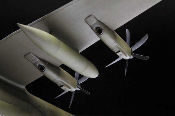 Zvezda 7324 American Military Transport Plane C-130J-30 1/72