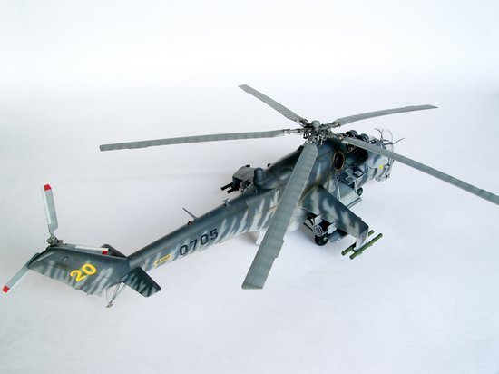 Trumpeter 05103 Mil Mi-24V Hind-E Helicopter