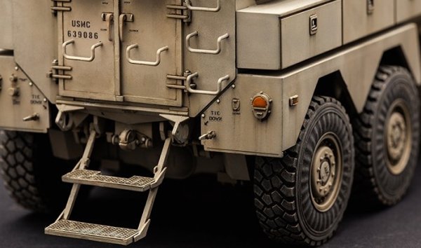 Meng Model SS-005 U.S. COUGAR 6x6 MRAP VEHICLE (1:35)