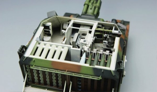 Meng Model TS-004 French AUF1 155mm Self-propelled Howitzer (1:35)