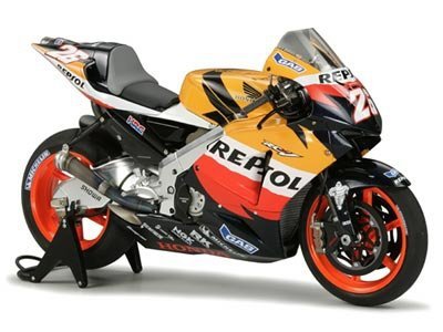 Tamiya 14106 REPSOL HONDA RC 211 V06 (1:12)