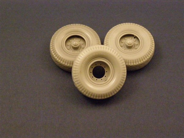 Panzer Art RE35-072 Road wheels with spare for Sd.Kfz.9 “FAMO” 1/35