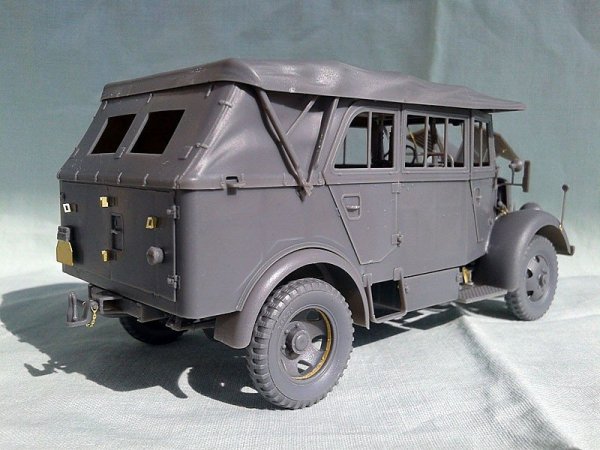 Miniart 35147 L1500A Kfz.70 German Personnel Car (1:35)