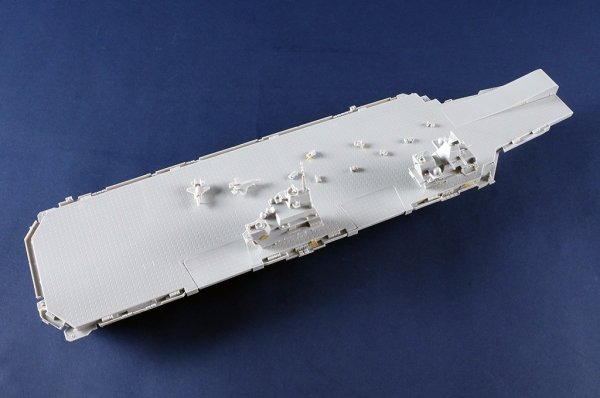 Trumpeter 06751 Queen Elizabeth Aircraft Carrier 1/700