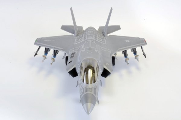 Trumpeter 03232 F-35B Lightning 1/32