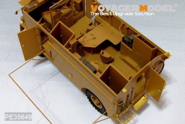 Voyager Model PE35649 WWII British AEC 4x4 Armored Command Vehicle&quot;Dorchester&quot; For AFV 35227 1/35