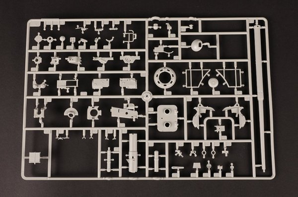 Hobby Boss 84559 Pz.Kpfw.VI Sd.Kfz.182 Tiger II (Henschel 105mm) 1/35