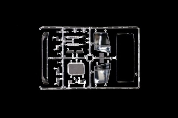 Italeri 3928 IVECO HI-WAY 480 E5 LOW ROOF 1/24