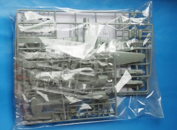 RS Models 94031 Lockheed P-38 J-15 - LO Wrangler (D-Day Edition) 1/72