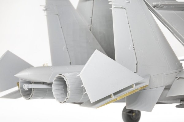 MiniBase 8001 SU-33 Flanker-D 1/48