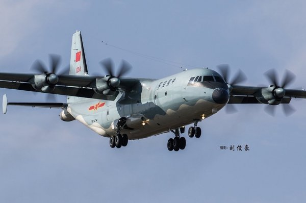 Hobby Boss 83906 Chinese Y-9 1/144