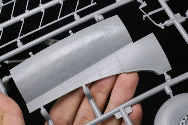Border Model BF-010 Avro Lancaster B Mk.I/III with full Interior 1/32