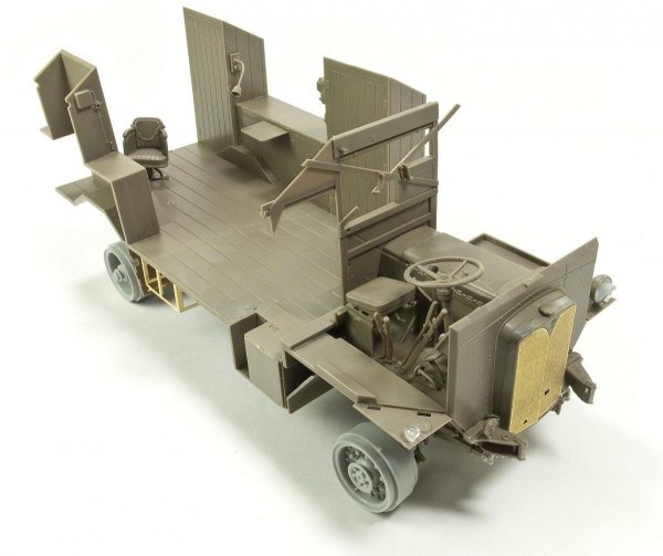 AFV Club 35227 AEC Dorchester 4x4 ACV (Full Interior) (1:35)
