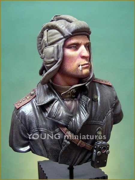 Young Miniatures YM1823 SOVIET TANK COMMANDER 1944 1/10