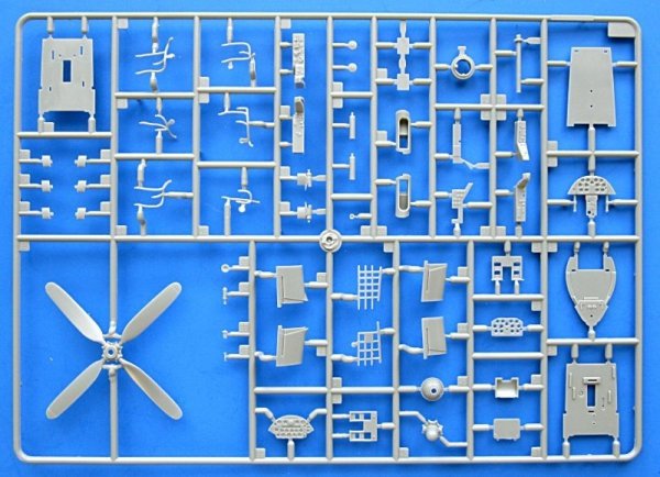 Hobby Boss 80386 F4U-4 Corsair Early Version (1:48)