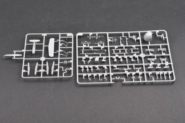Trumpeter 03702 German Bismarck Battleship (1:200)