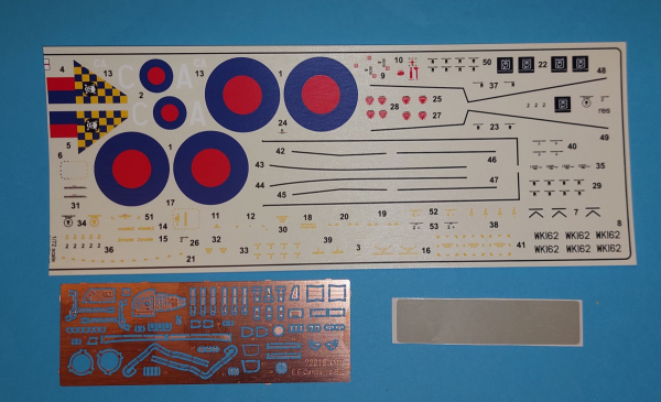 AMP 72018 English Electric Canberra B2 1/72