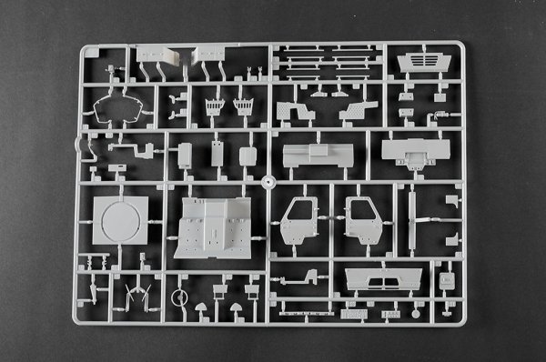 Trumpeter 01097 M1078A1P2 2.5 Ton LMTV Cargo Truck 1/35