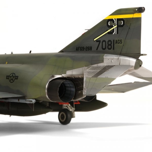 Zoukei-Mura SWS4814 F-4EG Phantom II WILD WEASEL V 1/48