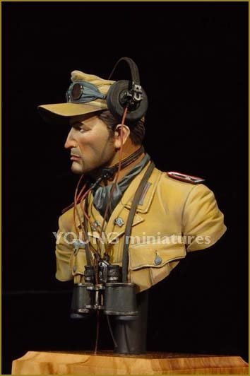 Young Miniatures YM1802 DAK Panzer Officer 1/10