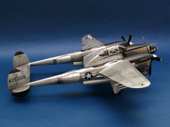 Trumpeter 02227 Lockheed P-38L-5-LO lightning (1:32)