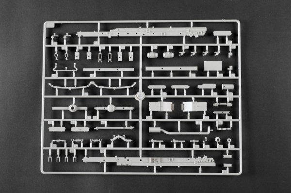Trumpeter 01097 M1078A1P2 2.5 Ton LMTV Cargo Truck 1/35