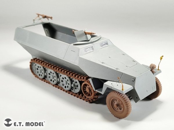 E.T. Model P35-406 WWII German Sd.kfz.251/Sd.kfz.11 Track links &amp; Sprockets Late 3d Printed 1/35