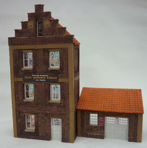 RT-Diorama 35248 European Housefront 1/35