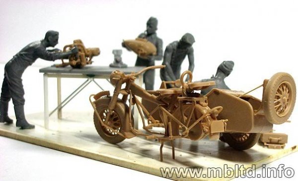 Master Box 3560 German motocycle repair team (1:35)