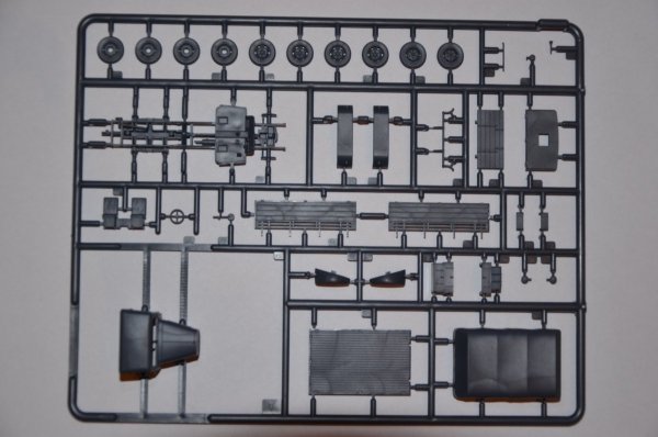 First to Fight PL030 Praga RV samochód ciężarowy (1:72)