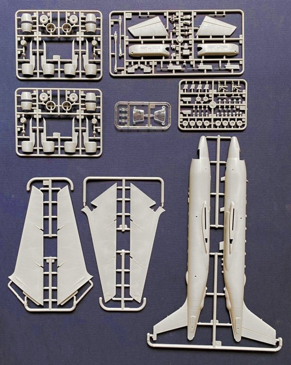 Roden 349 Boeing RC-135V/W Rivet Joint 1/144