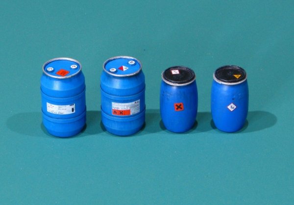 EUREKA XXL E-039 Plastic chemical storage drums Set 1 1:35
