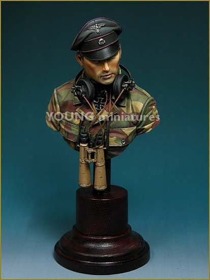 Young Miniatures YM1805 SS Panzer Officer Normandie 1944 1/10