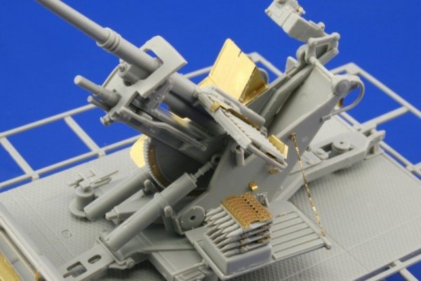 Eduard 36104 Sd. Kfz.7/2 (early) Flak 37 37mm 1/35 Trumpeter