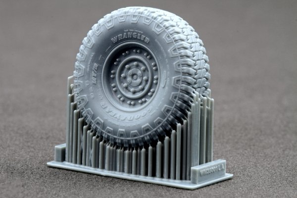 ScaleX WM 35001 HMMWV MT/R 24-bolt Ordinary wheel set (Academy, ICM) 1/35