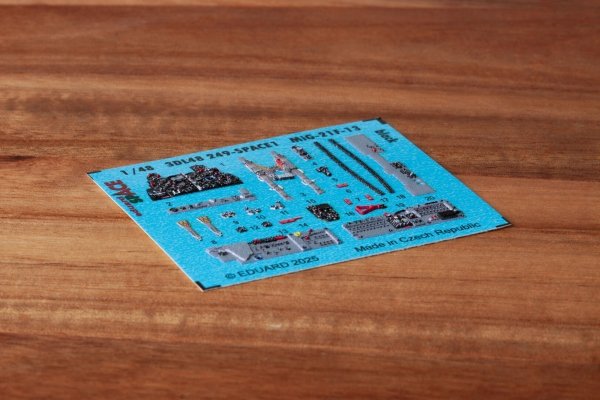 Eduard 3DL48249 MiG-21F-13 black SPACE Eduard 1/48