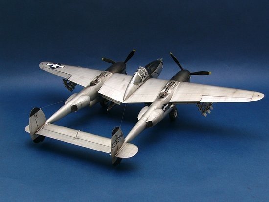 Trumpeter 02227 Lockheed P-38L-5-LO lightning (1:32)