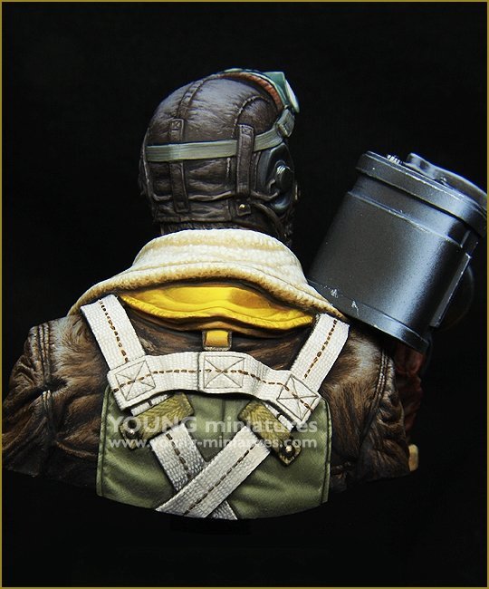 Young Miniatures YM1872 B-17 CREW with K20 CAMERA 1/10