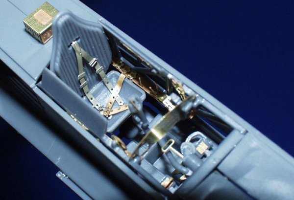 Eduard FE166 YAK-1 ACCURATE MINIATURES 1/48