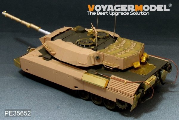 Voyager Model PE35652 Modern Canadian Leopard C2 MEXAS MBT For TAKOM 2003 1/35