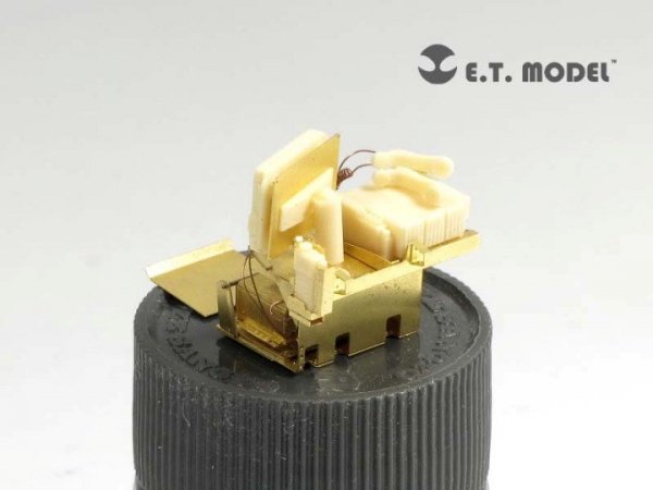E.T. Model E35-078 US ARMY HUMVEE Blue Force Tracker &amp; SINCGAR Unit (For BRONCO Kit) (1:35)