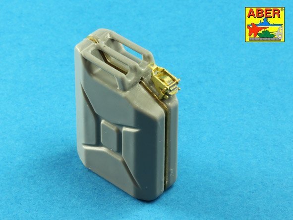 Aber 16158A German WW II 20L Jerry Can closings &amp; 200L fuel drum covers (choice A) (1:16)