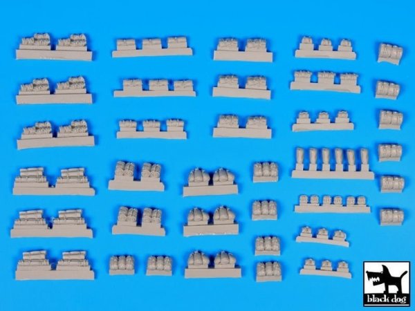 Black Dog T72057 Tentage plus bedrols 3 accessories set 1/72