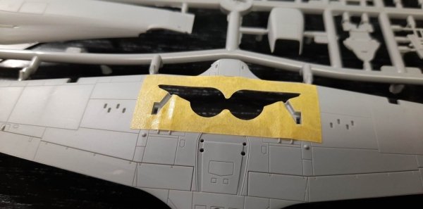 Omask 77006 Hurricane Mk.I (for Eduard/Arma Hobby) - wheel bay yellow masking tape 1/72