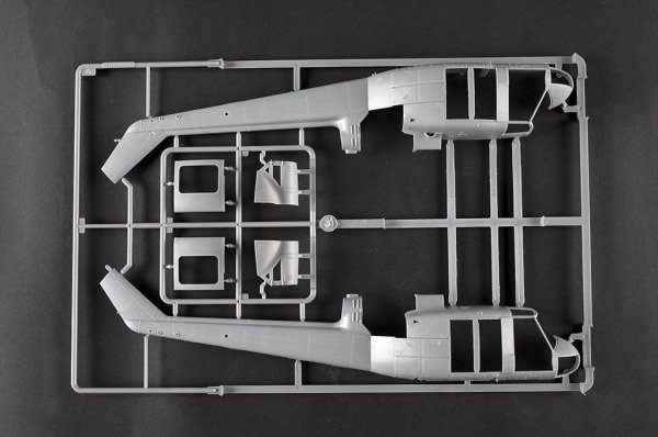 Trumpeter 05111 UH-1B Huey 1/35