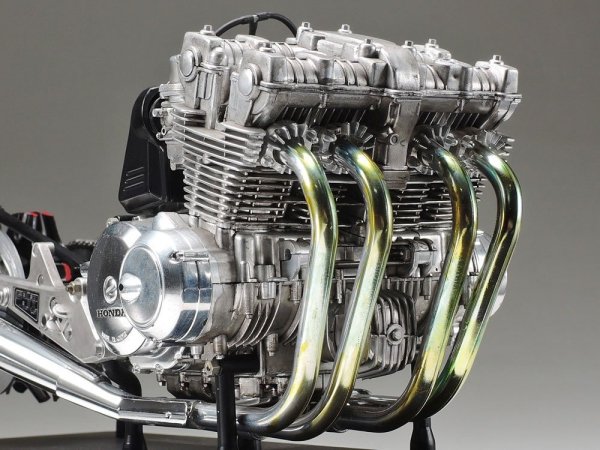 Tamiya 16023 Kawasaki Z1300 Motorcycle Engine 1/6