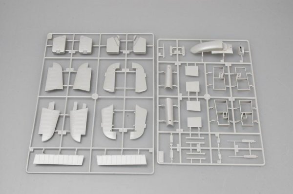 Trumpeter 02417 Hurricane Mk II D/Trop (1:24)