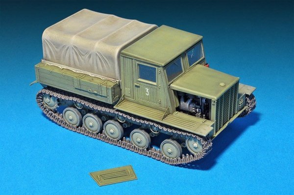 Miniart 35052 Soviet Artillery Tractor Ya-12 Early Production (1:35)