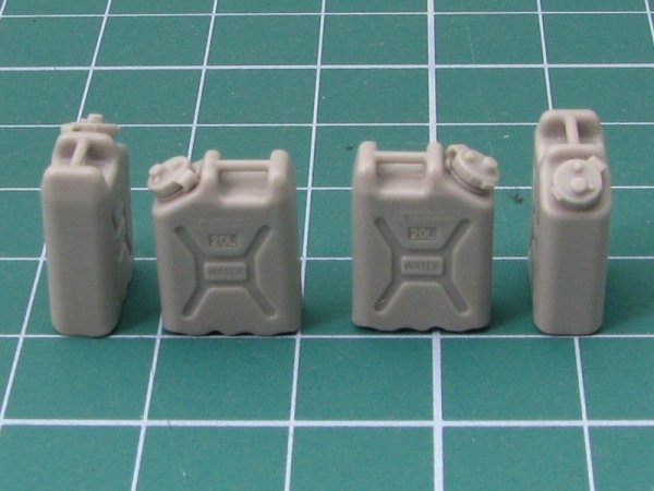 EUREKA XXL E-044 US Military Water Canisters 1:35