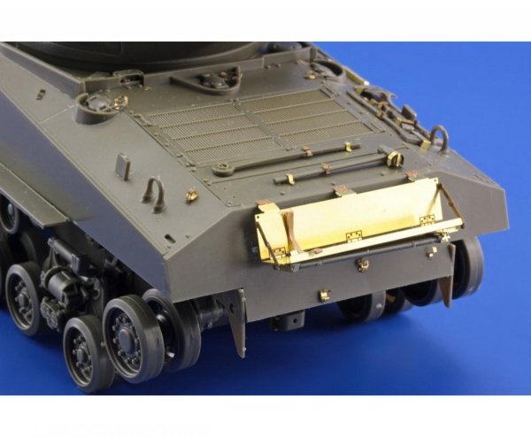 Eduard 36301 M4A3E8 Sherman TAMIYA 1/35